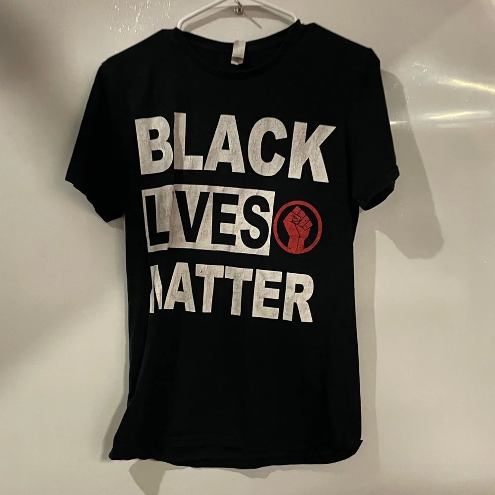 Black Lives Matter Unisex fruit of the loom size small short sleeve black tee - Picture 1 of 5